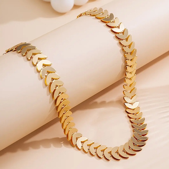 ⚜️[𝟯/$𝟮𝟴]⚜️NEW Thick Floral Chain Necklace - Picture 6 of 11